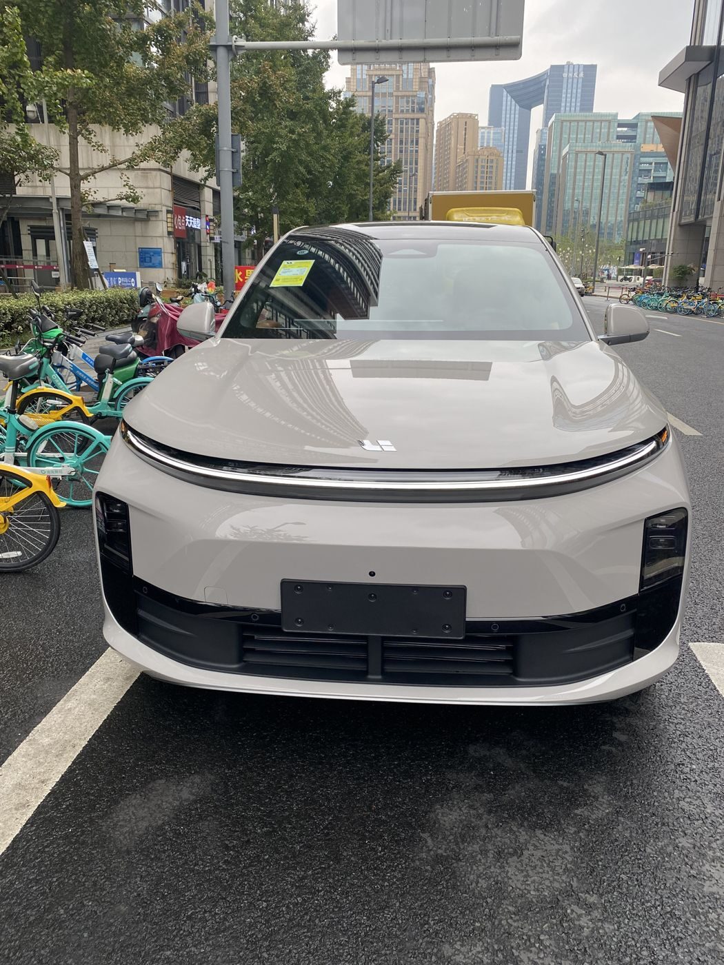 沙巴集团 MEGA 高压纯电 MPV